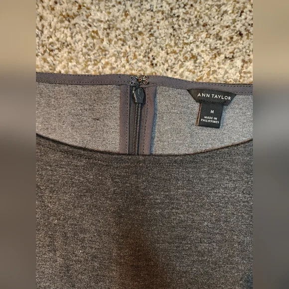 NWOT Ann Taylor charcoal gray fitted top Med - Picture 2 of 5